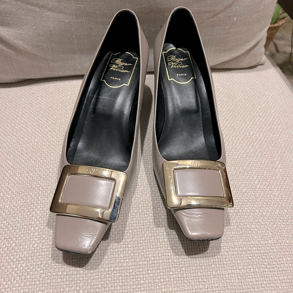 Roger Vivier Mid-Heel Pump